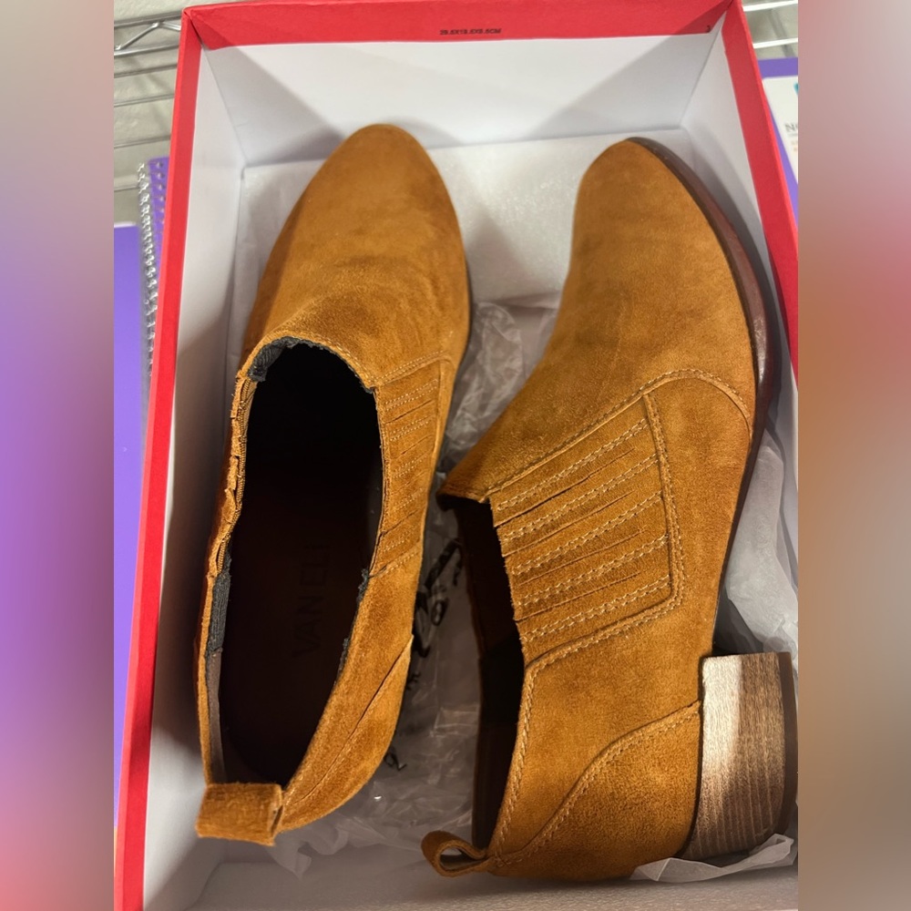 Women’s vaneli shoes size 8